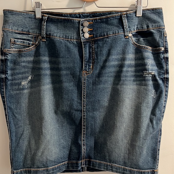 Torrid med blue denim skirt with functional pockets, size 18 - Picture 7 of 7